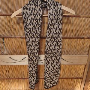 Michael Kors MK Infinity Scarf